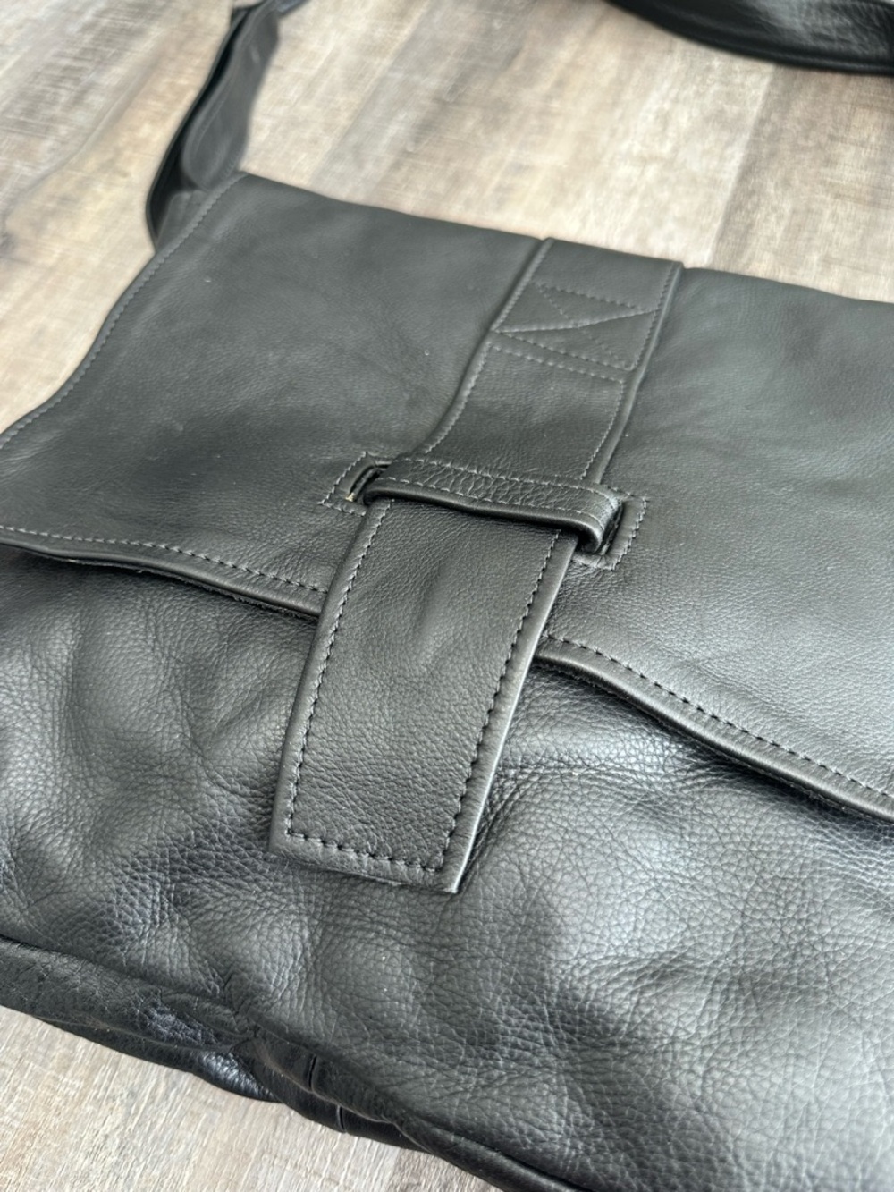 Classic Black Genuine Leather Shoulder Bag, Vintage Timeless Hand Crafted in USA - Picture 4 of 16